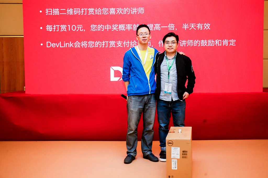叶金荣和获奖者合影