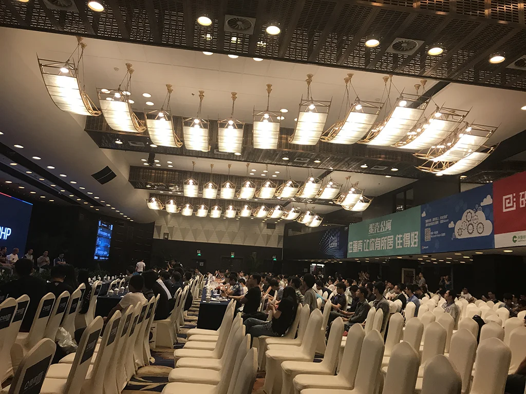 大会下午散场前，会场大量空座